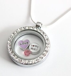 BelleChic: Floating Locket Pendant $17.99