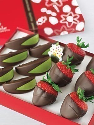 Edible Arrangements: 50% off Select Boxes of Chocolate Dipped Fruit {As low as $14.50}