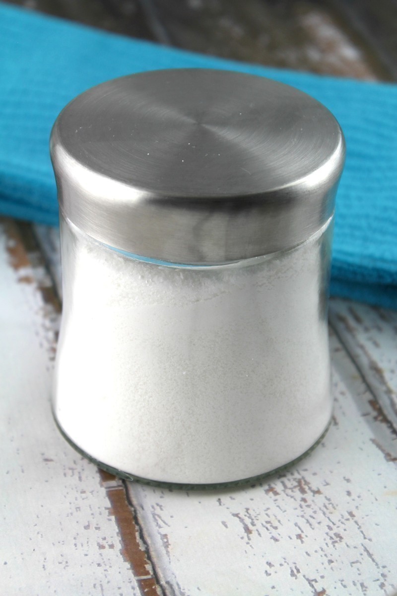 Easy DIY Homemade Dishwasher Detergent made with just a few simple, non-toxic ingredients - this stuff works incredible and is so inexpensive to make!