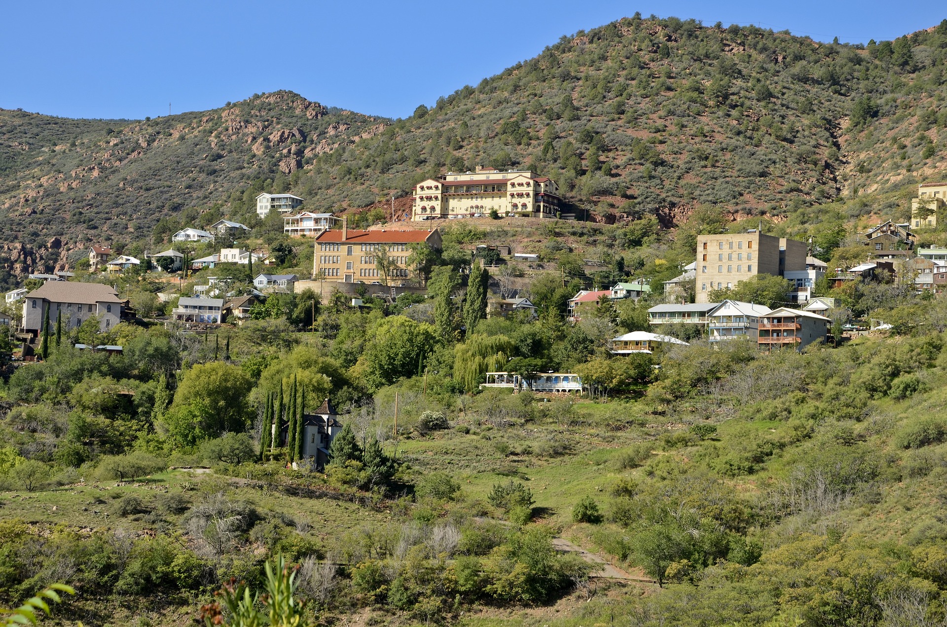 Jerome, Arizona \\ These 7 Arizona Weekend Road Trips are a great way to get away a day or two and see everything that Arizona has to offer!