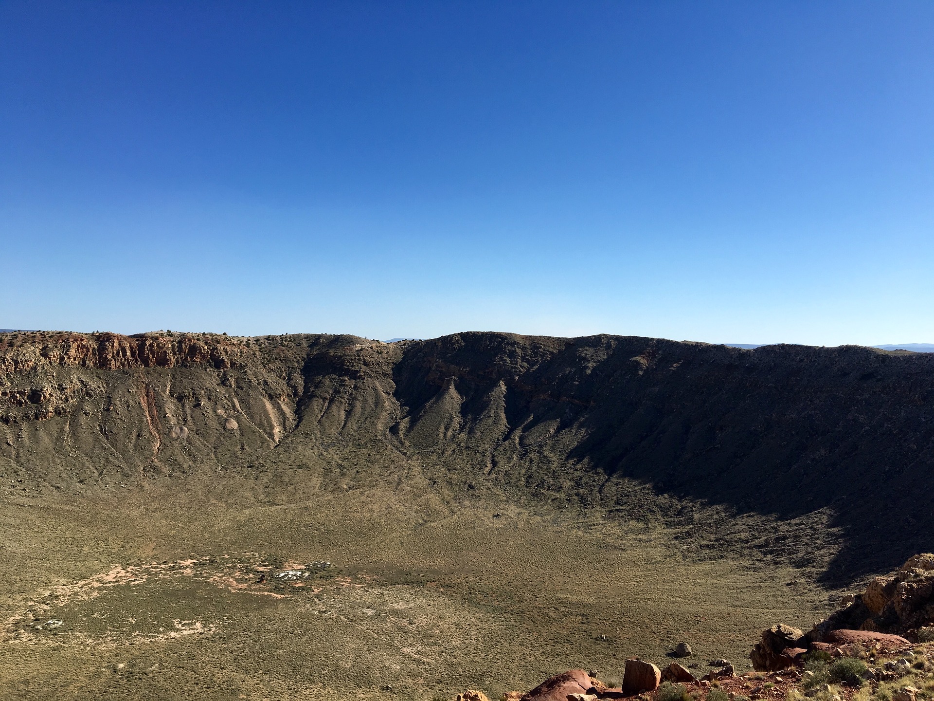 Arizona Meteor Crater \\ These 7 Arizona Weekend Road Trips are a great way to get away a day or two and see everything that Arizona has to offer!