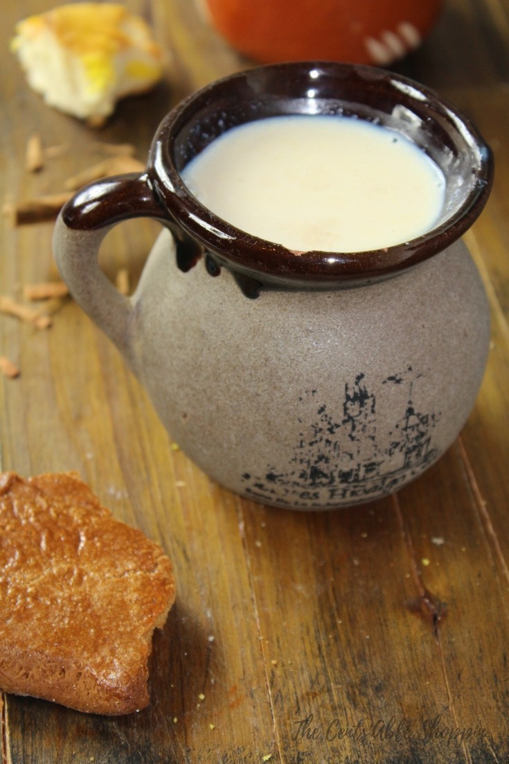 Atole de Vainilla is a traditional masa-based hot beverage, made easily with milk, vanilla beans, corn flour and piloncillo.