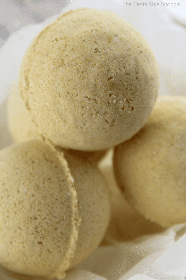 How to make bath bombs and give as gifts for Mother's Day, Valentine's Day, birthdays and more. #bathbombs #DIY #essentialoils #turmeric