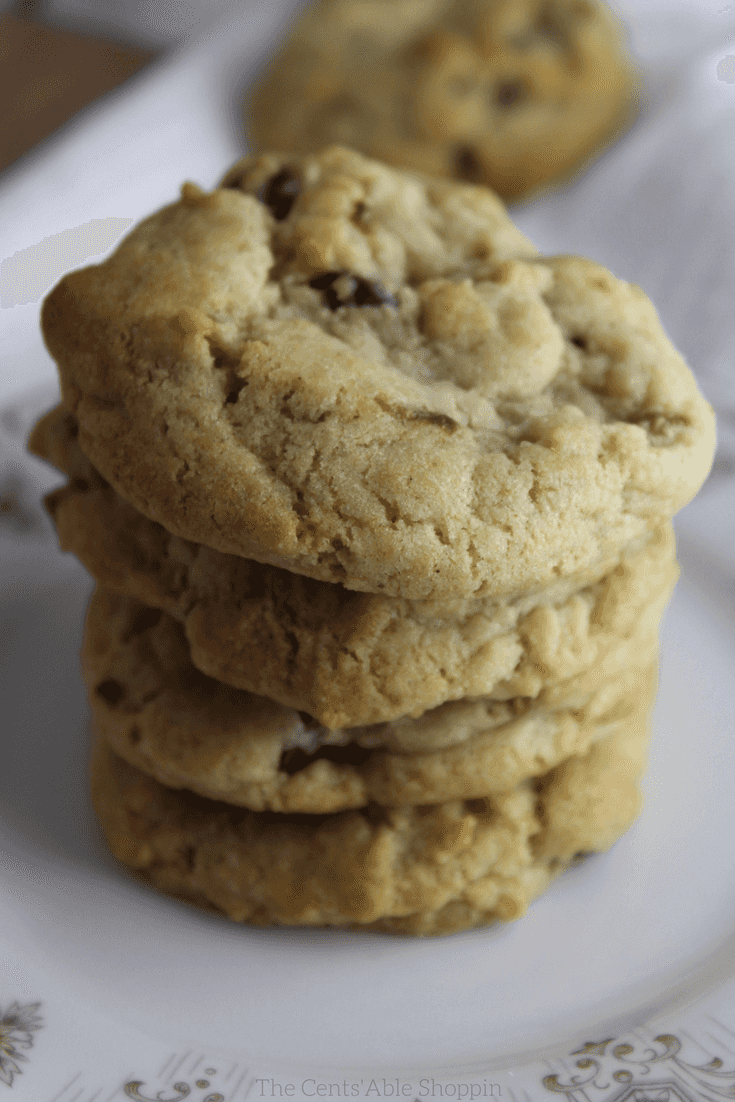 Chocolate Chip Cookies speckled with Hatch Green Chiles. || Hatch Chile Chocolate Chip Cookies give a punch of heat and a unique twist on the regular ol'chocolate chip cookies we know so well!