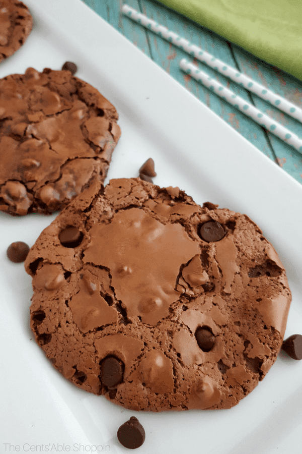 These Double Chocolate Fudgy Cookies are completely flourless and perfect to bring to a holiday party! #glutenfree | #cookies