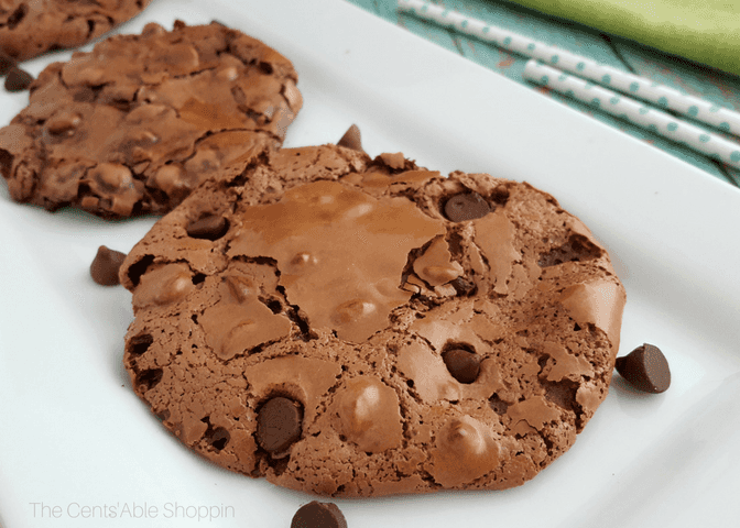 These Double Chocolate Fudgy Cookies are completely flourless and perfect to bring to a holiday party! #glutenfree | #cookies