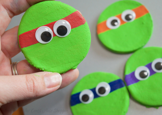 Whip up this easy recipe for salt dough and create this Teenage Mutant Ninja Turtles activity for your kids - it's a wonderful sensory experience and perfect for party favors, a lazy afternoon or even to gift to friends! #sensory #craft #kids #TMNT #saltdough