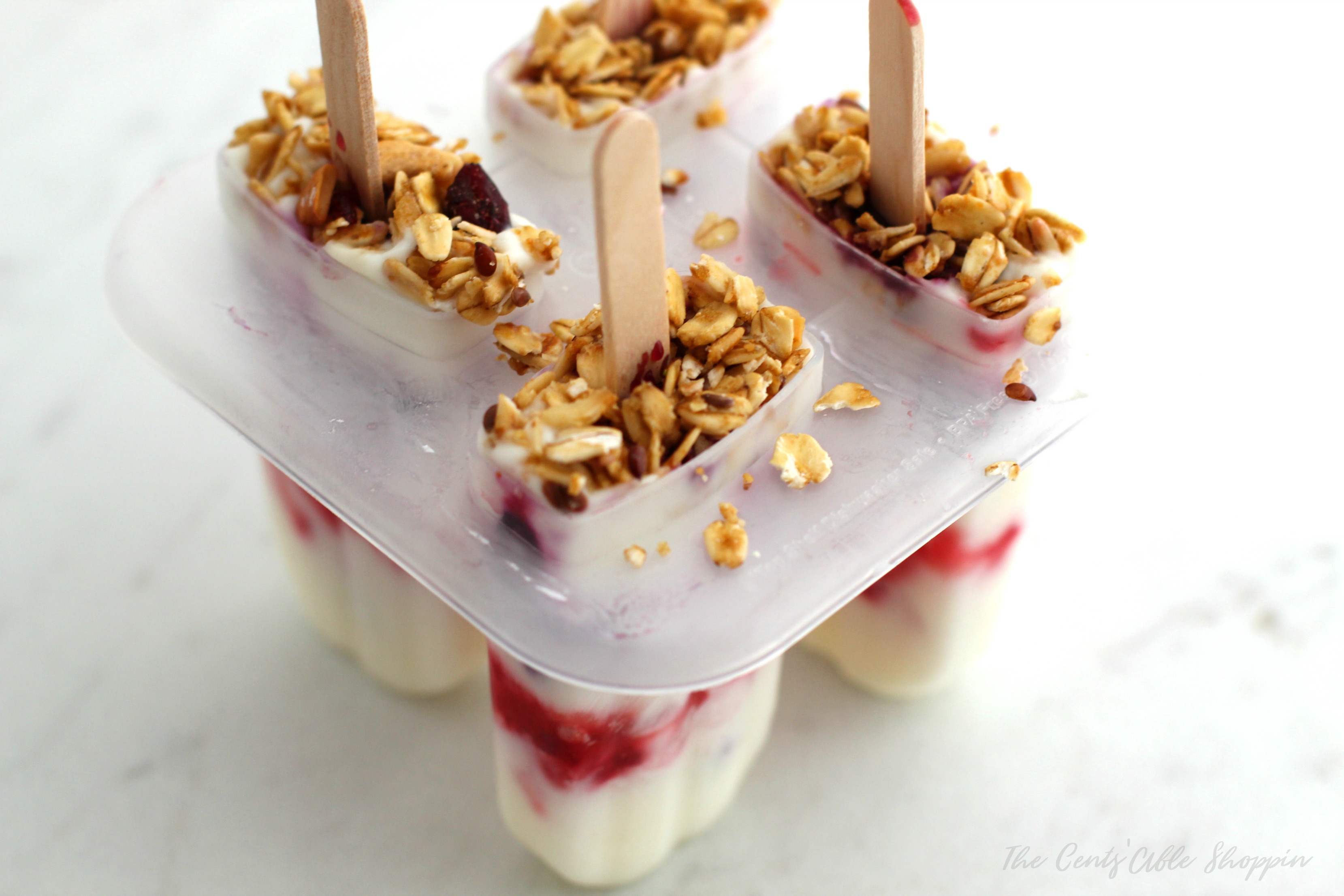 These delicious yogurt parfait breakfast popsicles make a great on the go breakfast for a busy morning - perfect for both kids and adults!