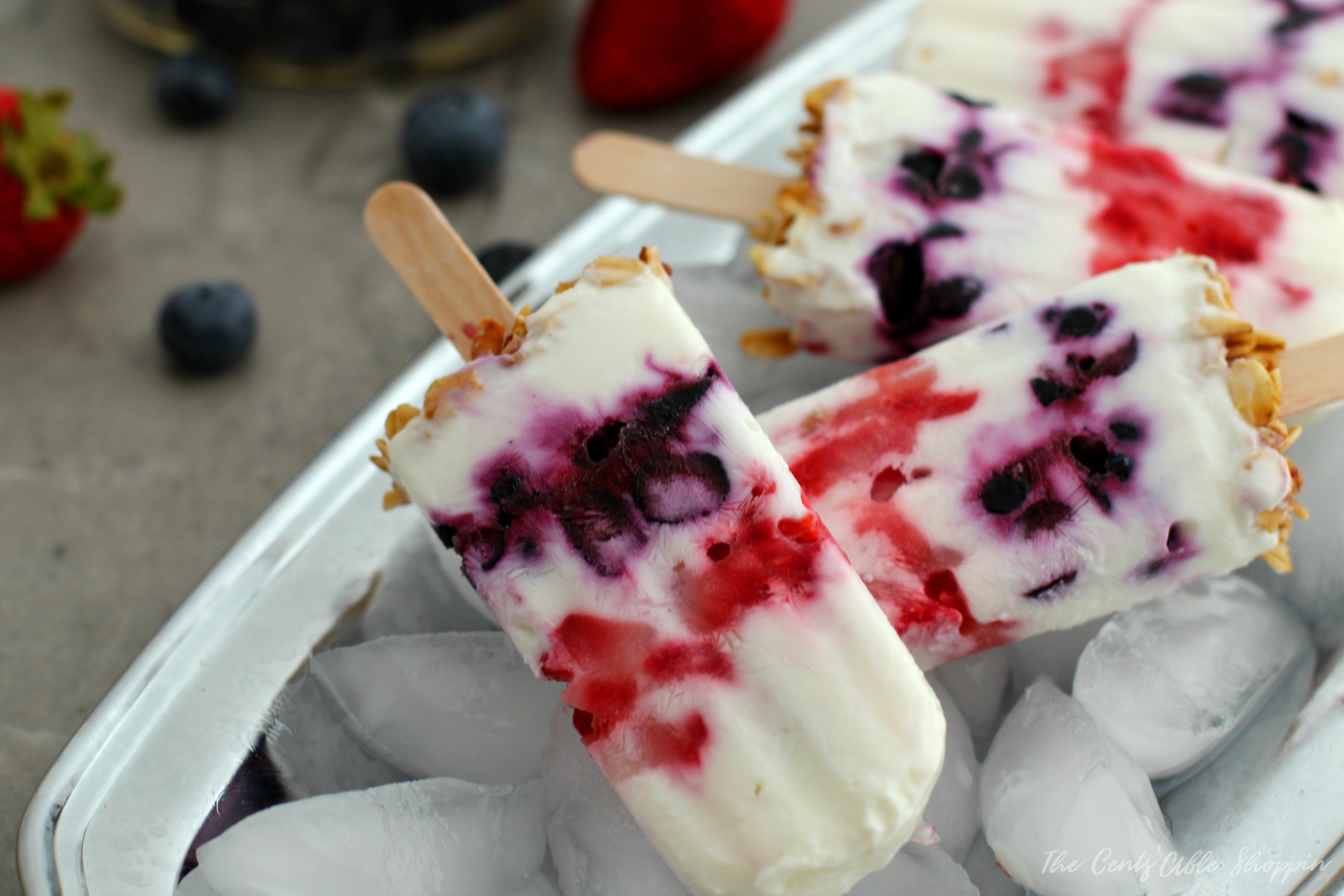 These delicious yogurt parfait breakfast popsicles make a great on the go breakfast for a busy morning - perfect for both kids and adults!