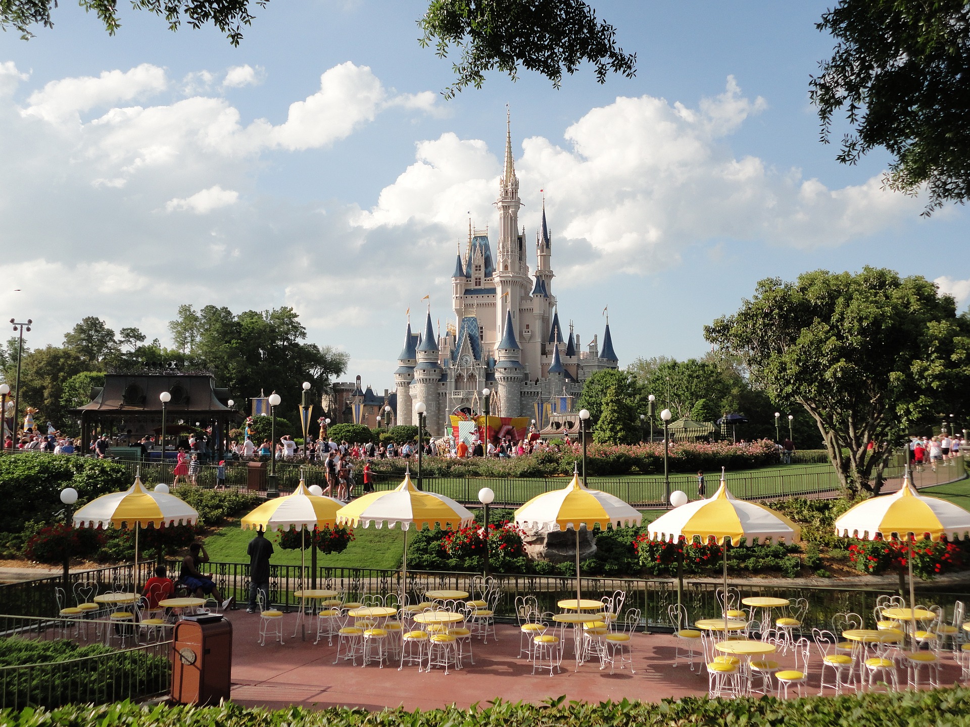 Disneyland and Disney World are two of the most magical places on earth! Find out how both compare and what makes each park unique.