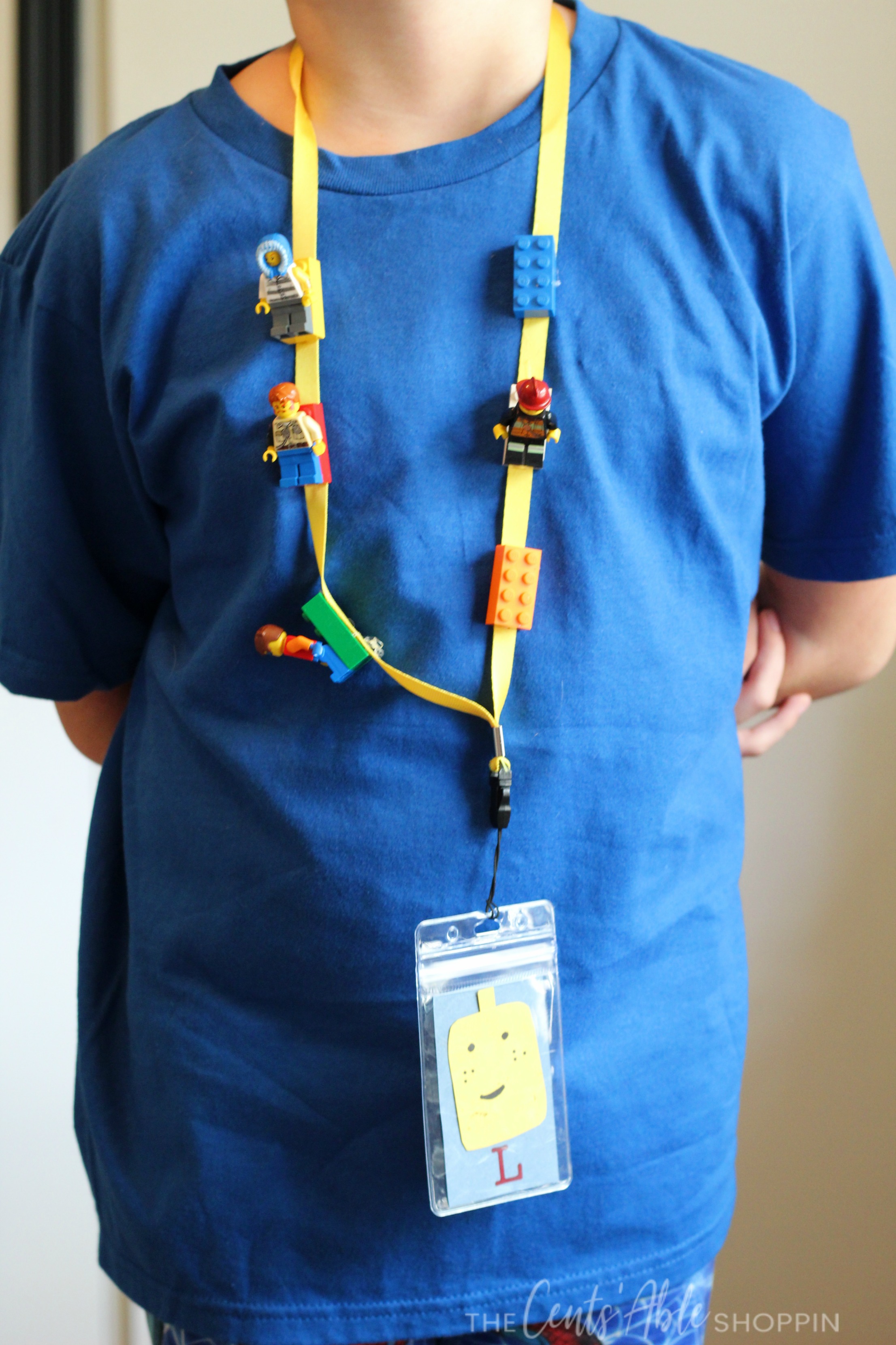 Step by step directions to create a simple DIY LEGO Lanyard, perfect for trading LEGO Minifigs on your next fun trip to LEGOLAND!  #LEGO #lanyard #DIY  #LEGOLAND