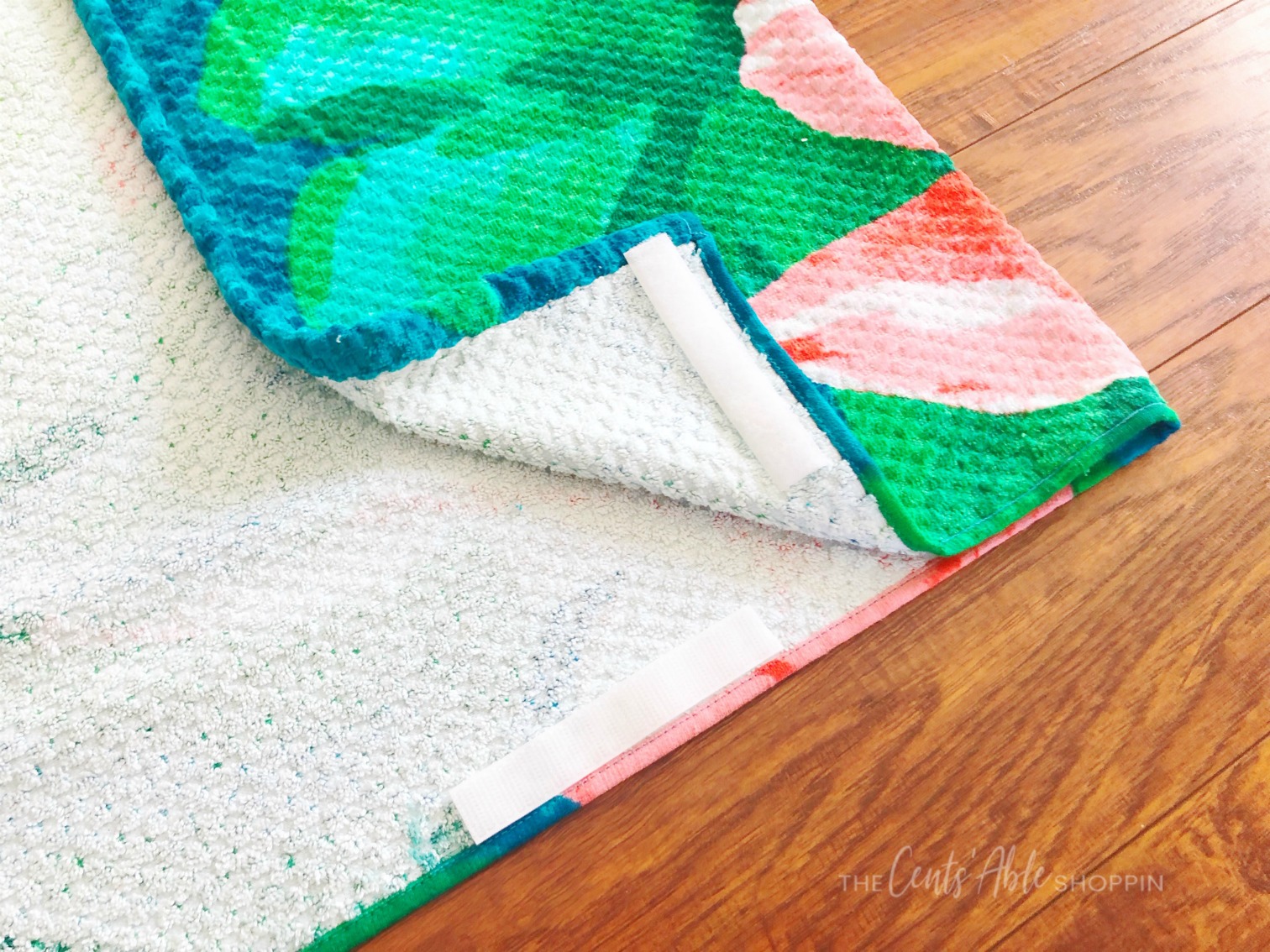 More Velcro on Beach Towel \\ This simple beach towel DIY takes just minutes and will prevent your towel from slipping off your chair when relaxing around the pool or beach this summer!