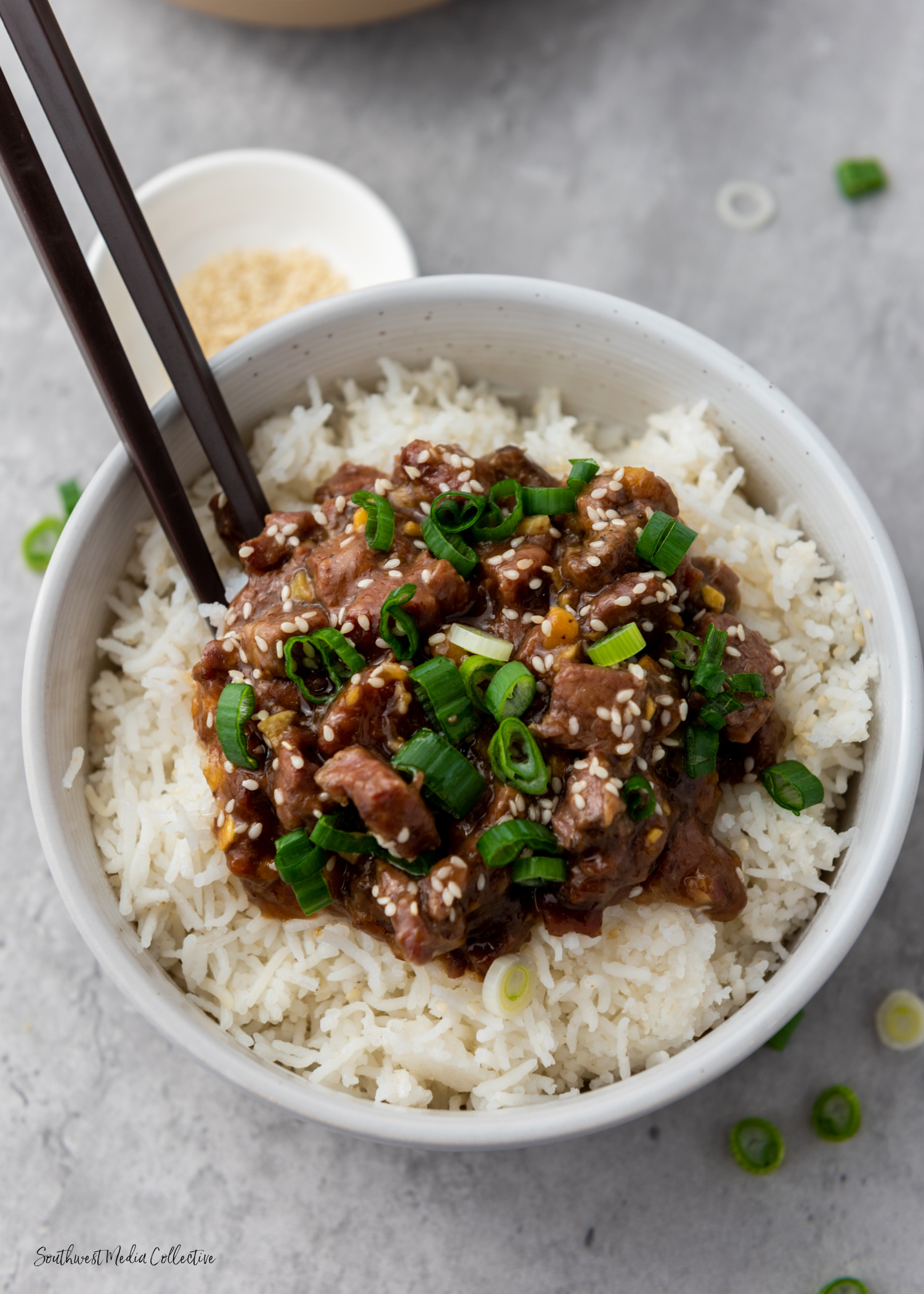 Slow Cooker Mongolian Beef is one of the best family friendly dinners - follow this simple recipe for a delicious and easy dinner that cooks up in your crock pot!  #crockpot #slowcooker #beef #easydinner #kidfriendly 